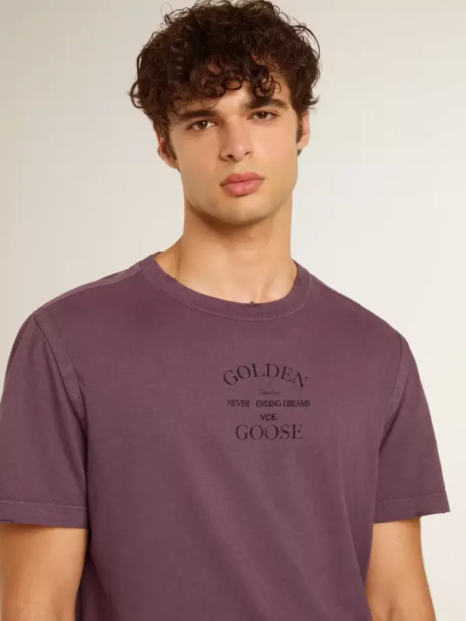 Herren-T-Shirt aus Baumwolle in abgenutztem Lila mit Logo-Print