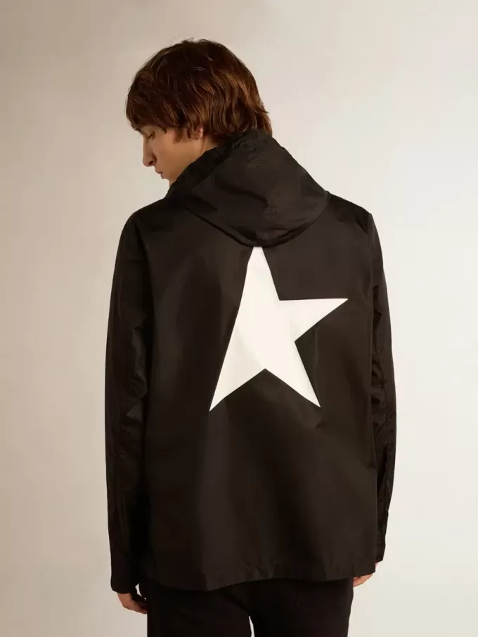 Herren-Windjacke mit kontrastierendem weißem Logo und Stern
