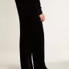 Herrenhose in schwarzem Samtoptik