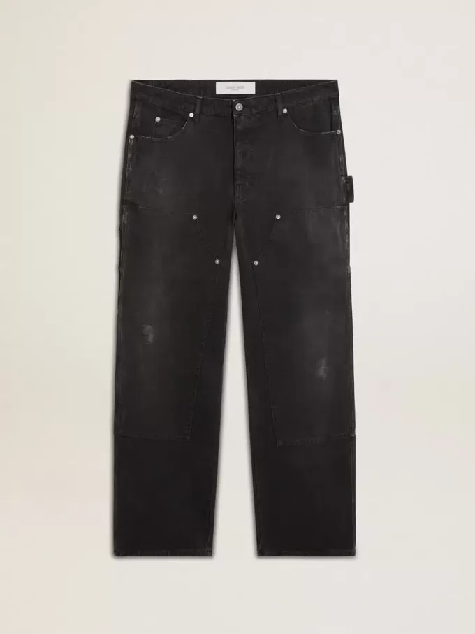 Herrenjeans aus schwarzem Baumwollstoff im Distressed-Look mit Aufnähern auf der Vorderseite