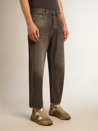 Herrenjeans in Schwarz mit Stonewashed-Effekt