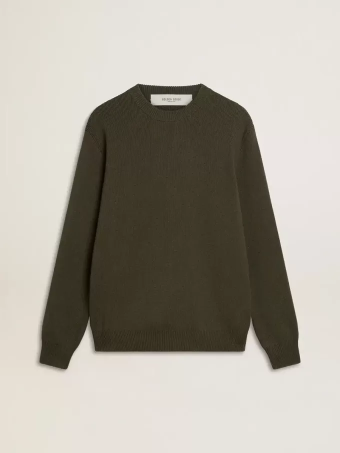 Herrenpullover in Militärgrün mit Rundhalsausschnitt und „Golden”-Schriftzug auf der Rückseite