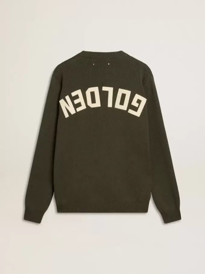 Herrenpullover in Militärgrün mit Rundhalsausschnitt und „Golden”-Schriftzug auf der Rückseite