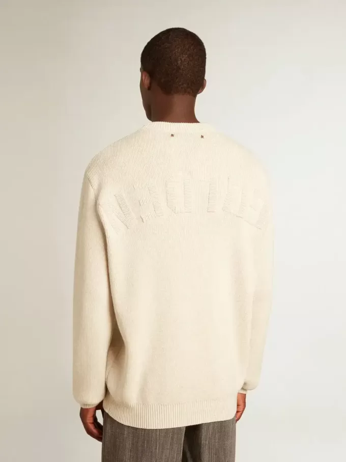 Herrenpullover mit Rundhalsausschnitt aus panamafarbener Baumwolle mit Logo auf der Rückseite