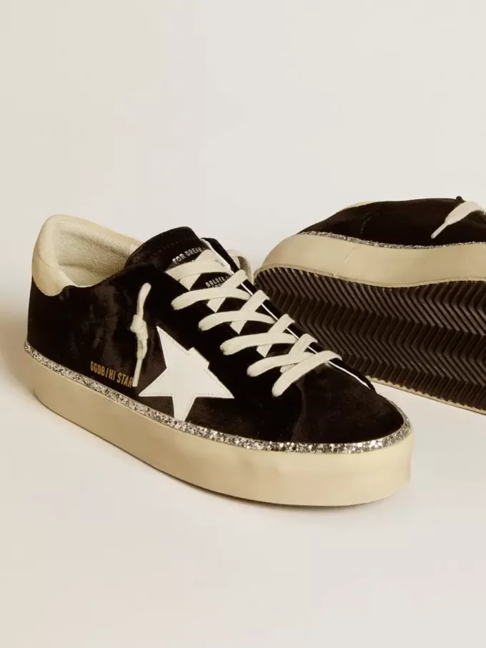 Hi Star aus schwarzem Samt mit weißem Lederstern und Wildleder-Fersenlasche