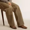 Junge Stiefeletten aus dunkelbraunem Wildleder Junge Stiefeletten aus dunkelbraunem Wildleder