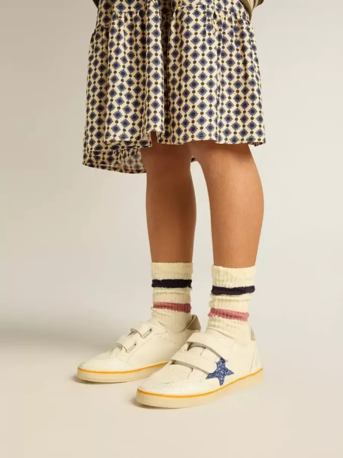 Junior Ball Star mit blauem Glitzerstern und beigem Wildleder-Fersenlasche