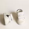 Junior June aus Nappa mit dunkelblauem Wildlederstern und Fersenlasche