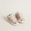 Junior June aus rosa Leder mit metallischen Ledereinsätzen und Stern aus Wildleder Junior June aus rosa Leder mit metallischen Ledereinsätzen und Stern aus Wildleder