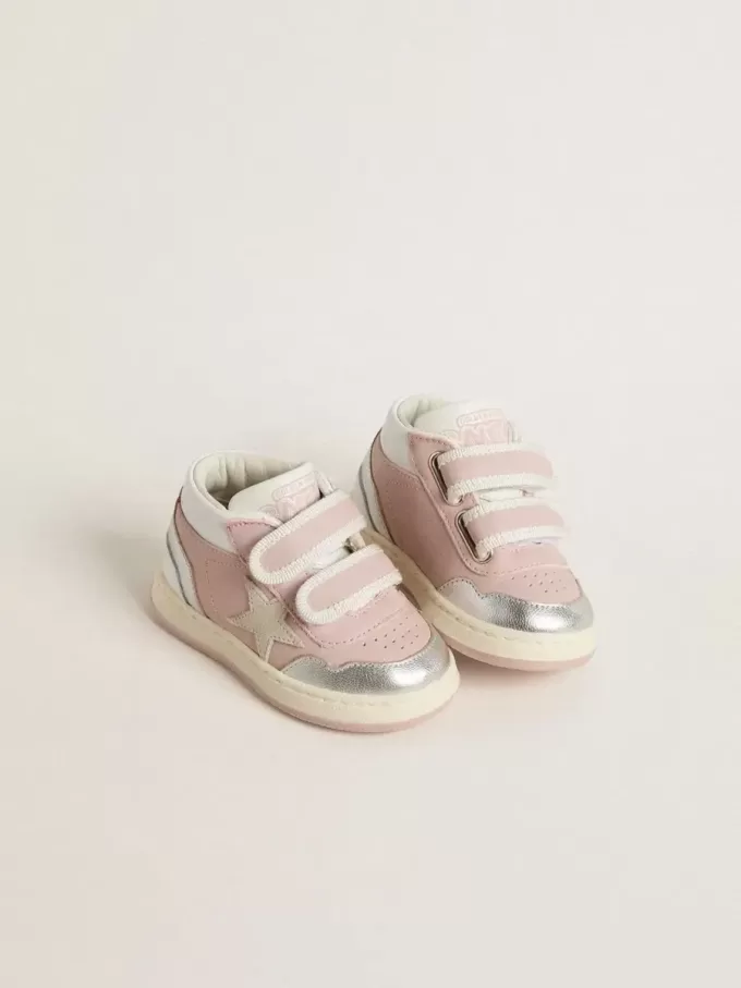 Junior June aus rosa Leder mit metallischen Ledereinsätzen und Stern aus Wildleder Junior June aus rosa Leder mit metallischen Ledereinsätzen und Stern aus Wildleder