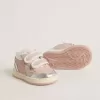 Junior June aus rosa Leder mit metallischen Ledereinsätzen und Stern aus Wildleder Junior June aus rosa Leder mit metallischen Ledereinsätzen und Stern aus Wildleder