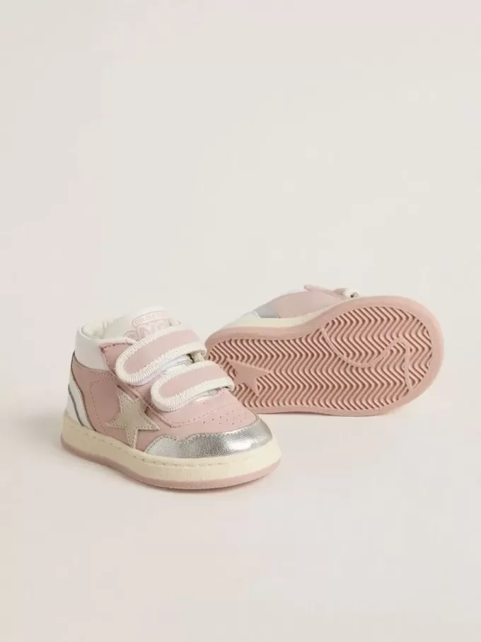 Junior June aus rosa Leder mit metallischen Ledereinsätzen und Stern aus Wildleder Junior June aus rosa Leder mit metallischen Ledereinsätzen und Stern aus Wildleder