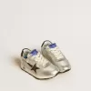 Junior Marathon aus silbernem Nylon mit schwarzem Stern und Lederlasche an der Ferse