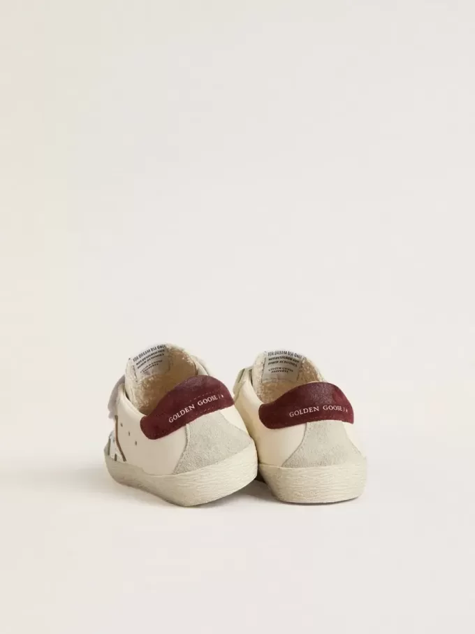Junior Old School mit silbernem Metallic-Lederstern und violettem Wildleder-Fersenlasche Junior Old School mit silbernem Metallic-Lederstern und violettem Wildleder-Fersenlasche