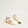 Junior Super-Star aus Nappaleder mit beigem Stern und blauer Fersenlasche Junior Super-Star aus Nappaleder mit beigem Stern und blauer Fersenlasche