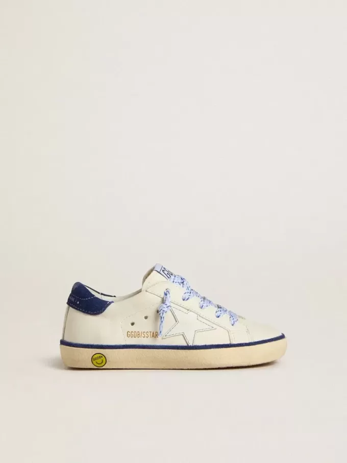 Junior Super-Star aus weißem Leder mit blauem Wildleder-Fersenriemen Junior Super-Star aus weißem Leder mit blauem Wildleder-Fersenriemen