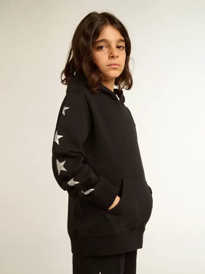 Kapuzensweatshirt für Jungen in Schwarz mit kontrastierenden silbernen Sternen