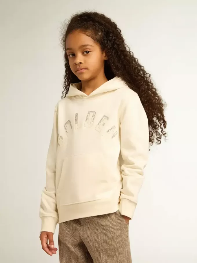 Kapuzensweatshirt in Altweiß mit Aufnähern Kapuzensweatshirt in Altweiß mit Aufnähern