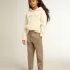 Kapuzensweatshirt in Altweiß mit Aufnähern Kapuzensweatshirt in Altweiß mit Aufnähern