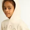 Kapuzensweatshirt in Altweiß mit Aufnähern Kapuzensweatshirt in Altweiß mit Aufnähern