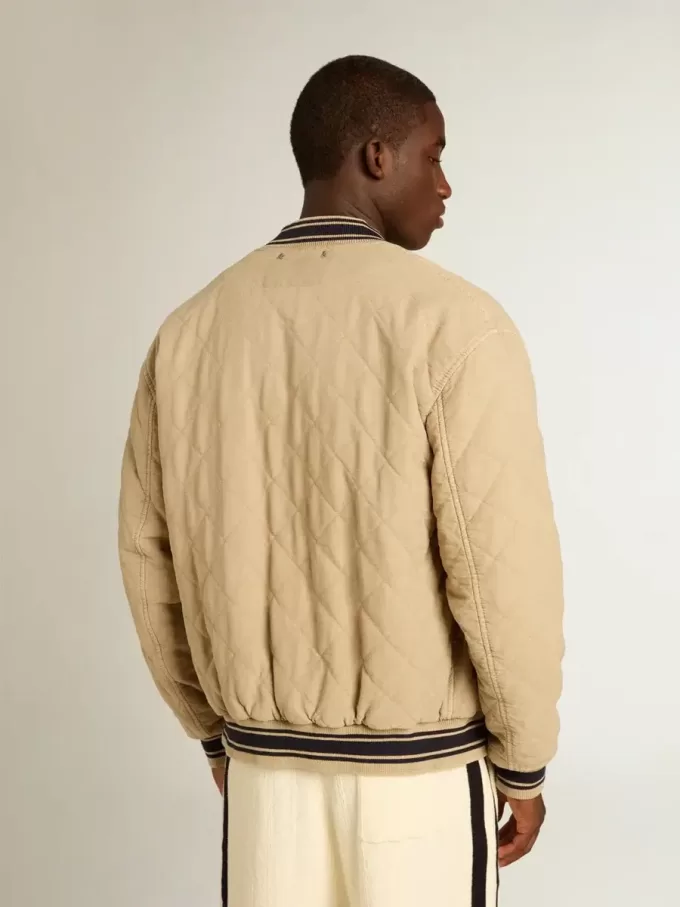 Khakifarbene Bomberjacke aus gesteppter Baumwolle