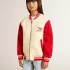 Kinder-Bomberjacke aus beiger und roter Baumwolle mit Stickerei auf der Brust Kinder-Bomberjacke aus beiger und roter Baumwolle mit Stickerei auf der Brust