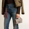Kleine Venezia-Tasche aus beigem Leder mit Golddetails