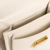 Kleine Venezia-Tasche aus butterfarbenem Leder mit Golddetails