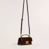 Kleine Venezia-Tasche aus dunkelbraunem laminiertem Leder mit goldenen Details