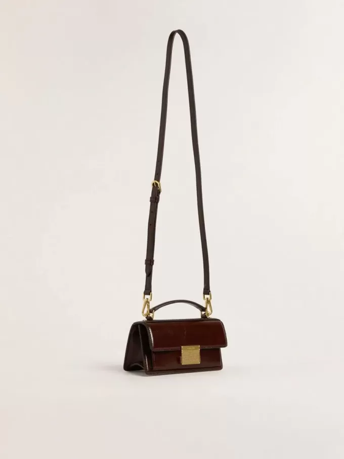 Kleine Venezia-Tasche aus dunkelbraunem laminiertem Leder mit goldenen Details