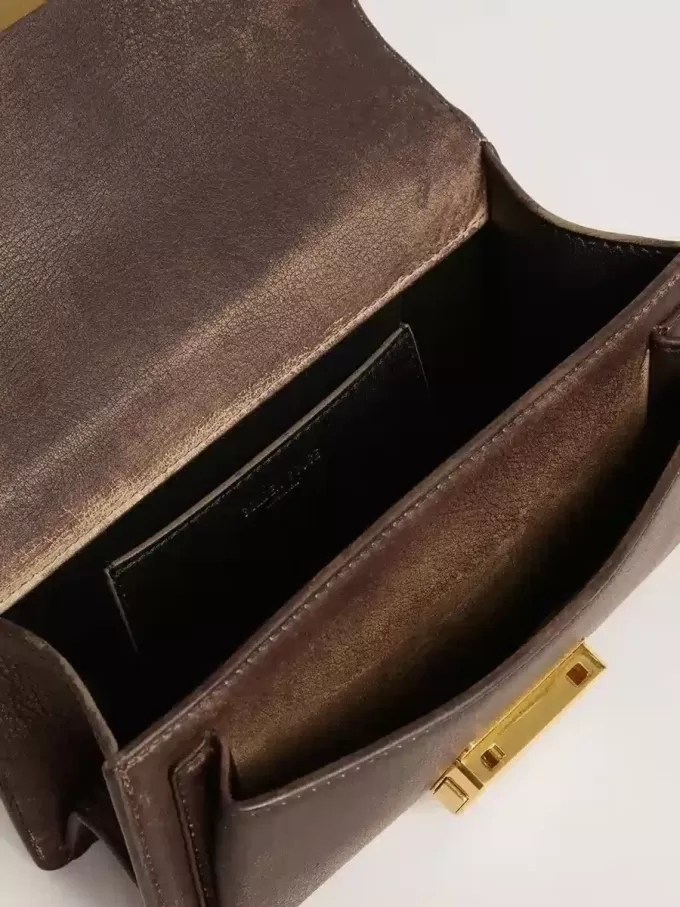Kleine Venezia-Tasche aus dunkelbraunem Leder mit goldener Schnalle