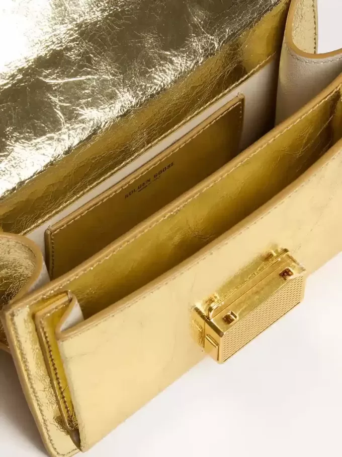 Kleine Venezia-Tasche aus goldfarbenem Metallic-Leder mit goldenen Details