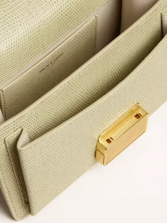 Kleine Venezia-Tasche aus hellgrünem Leder mit Python-Print und goldenen Details