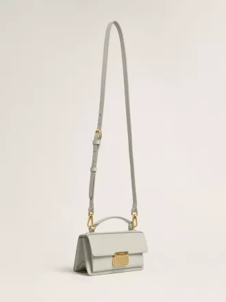 Kleine Venezia-Tasche aus mineralgrauem Leder mit Golddetails