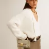 Kleine Venezia-Tasche aus mineralgrauem Leder mit Golddetails