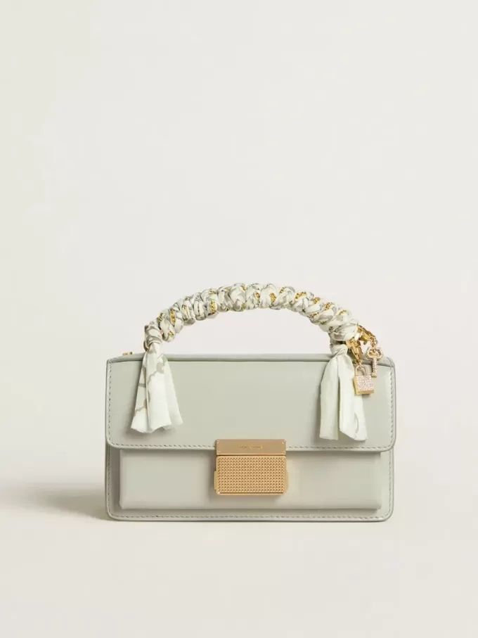 Kleine Venezia-Tasche aus mineralgrauem Leder mit Golddetails