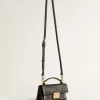 Kleine Venezia-Tasche aus schwarzem Distressed-Leder mit goldenen Details