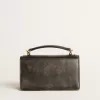 Kleine Venezia-Tasche aus schwarzem Distressed-Leder mit goldenen Details