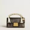 Kleine Venezia-Tasche aus schwarzem Distressed-Leder mit goldenen Details