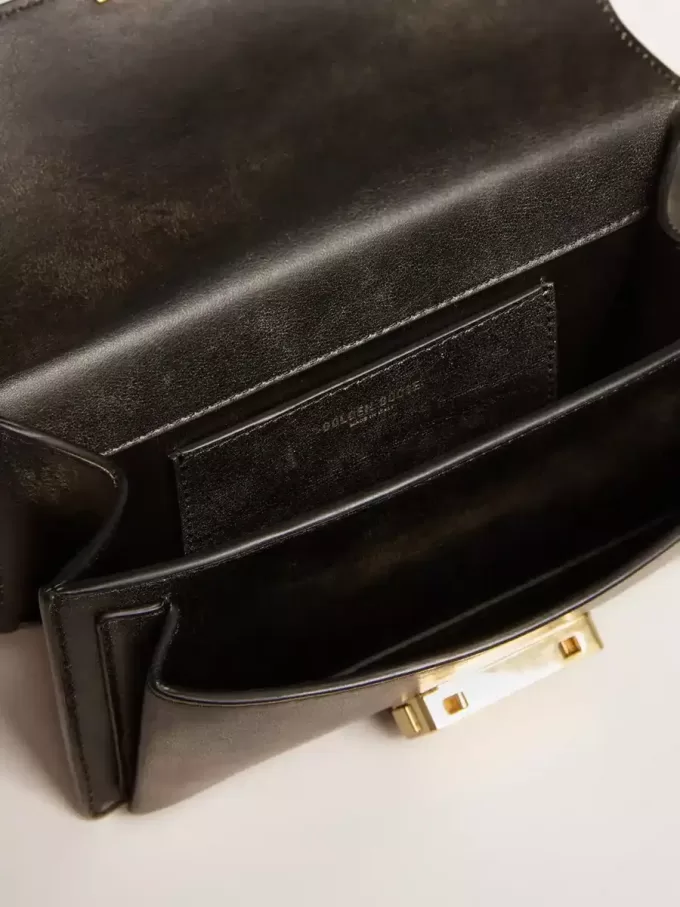 Kleine Venezia-Tasche aus schwarzem Distressed-Leder mit goldenen Details