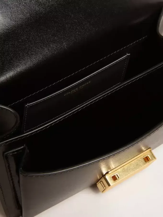 Kleine Venezia-Tasche aus schwarzem Leder mit Seidenschal und Anhänger