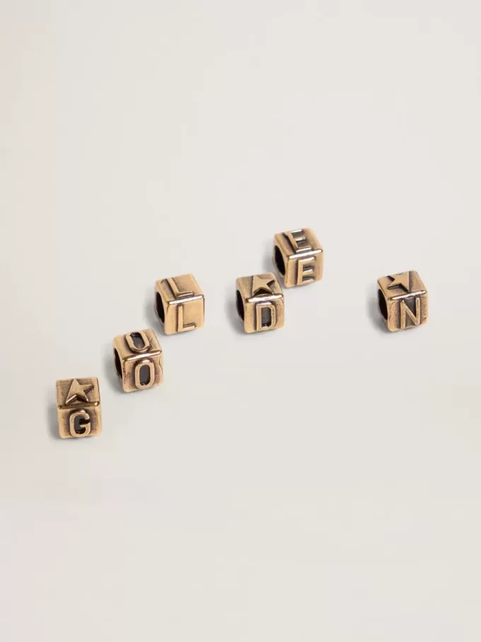 Kubische Anhänger für Damen in Antikgold mit Buchstaben des Alphabets Kubische Anhänger für Damen in Antikgold mit Buchstaben des Alphabets