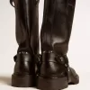 Kurt-Stiefel aus glänzendem schwarzem Leder mit silberfarbenen Schnallen und Nieten