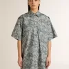 Kurzes Hemdkleid für Damen aus hellblauem Baumwollpopeline mit durchgehendem Marine-Print