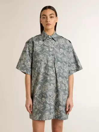 Kurzes Hemdkleid für Damen aus hellblauem Baumwollpopeline mit durchgehendem Marine-Print