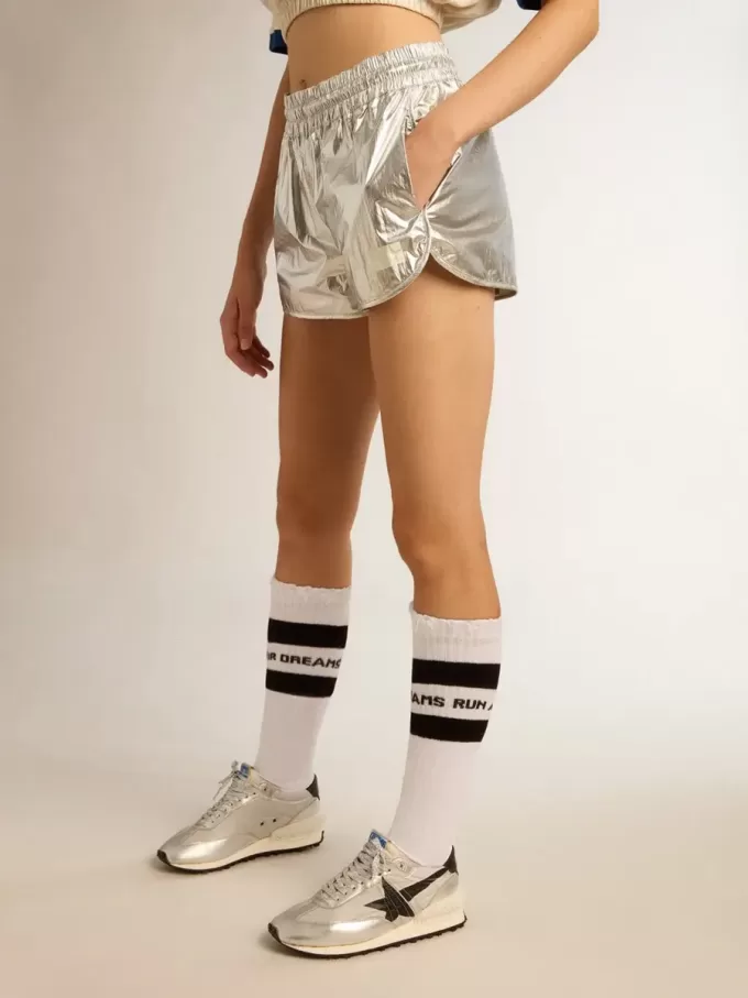 Laufshorts für Damen aus silbernem Stoff Laufshorts für Damen aus silbernem Stoff