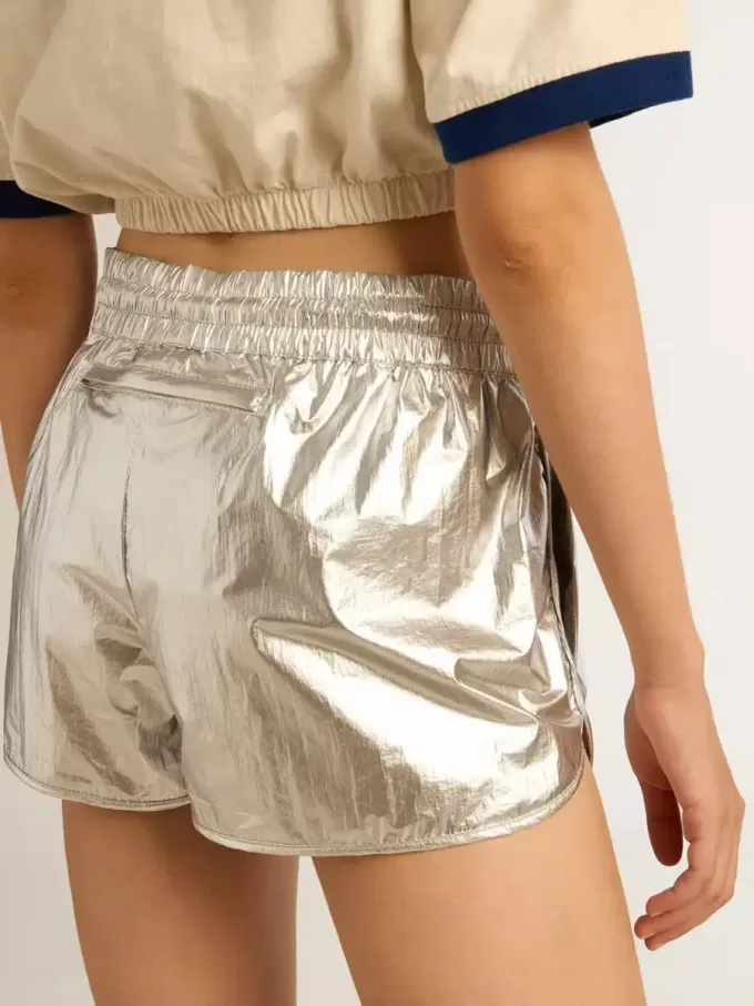 Laufshorts für Damen aus silbernem Stoff Laufshorts für Damen aus silbernem Stoff
