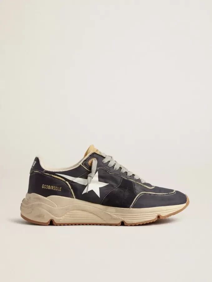 Laufsohle aus blauem Nylon mit weißem aufgedrucktem Stern