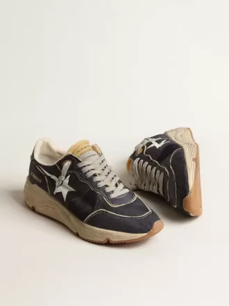 Laufsohle aus blauem Nylon mit weißem aufgedrucktem Stern