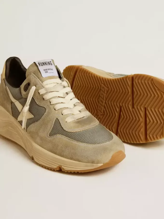 Laufsohle aus grauem Wildleder mit weißem Stern und weißer Fersenlasche